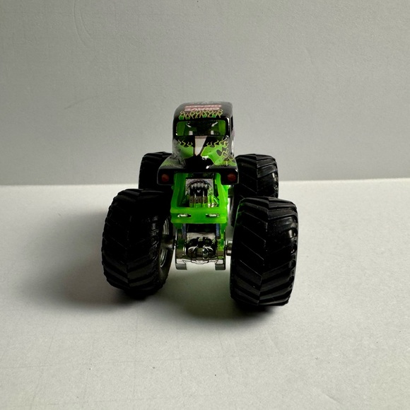 Hot Wheels Monster Jam Grave Digger 4 Time Champion Monster Truck Mattel - Picture 5 of 8